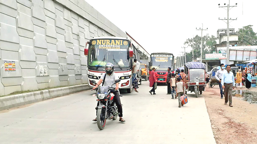 হর্নের শব্দে কান ঝালাপালা