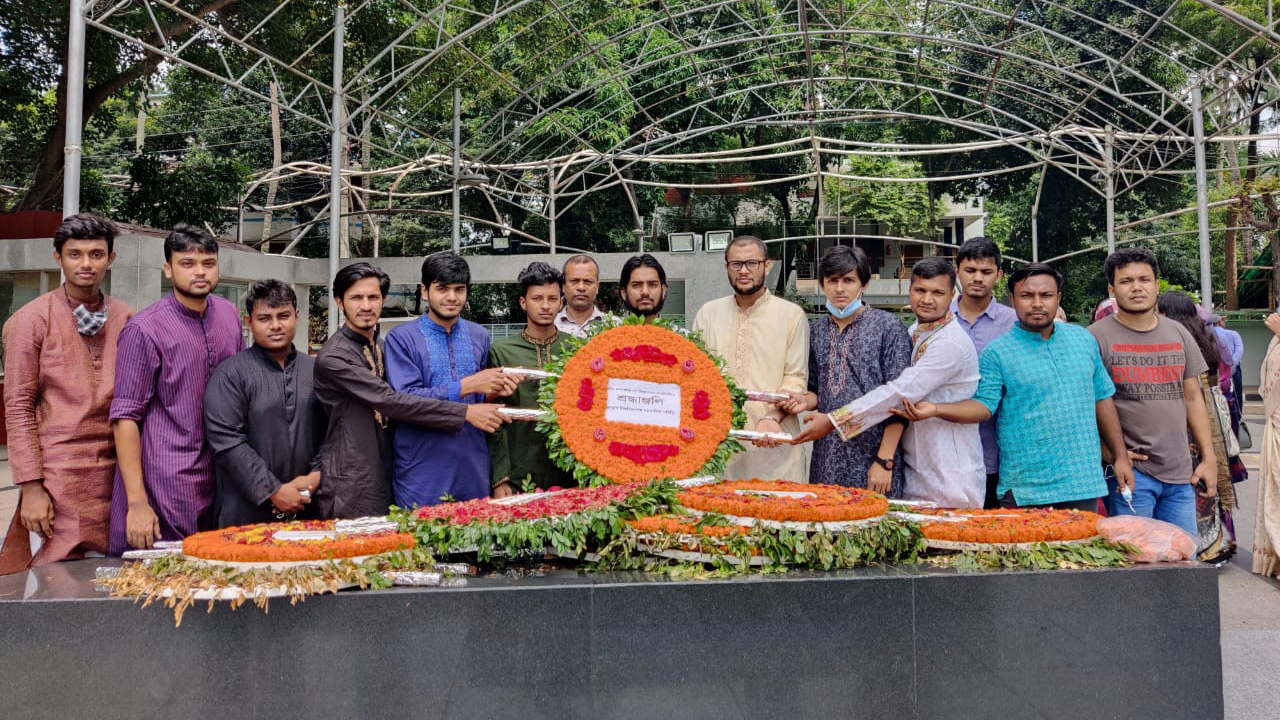 বঙ্গবন্ধুর প্রতিকৃতিতে জবিসাসের নতুন কমিটির শ্রদ্ধা 