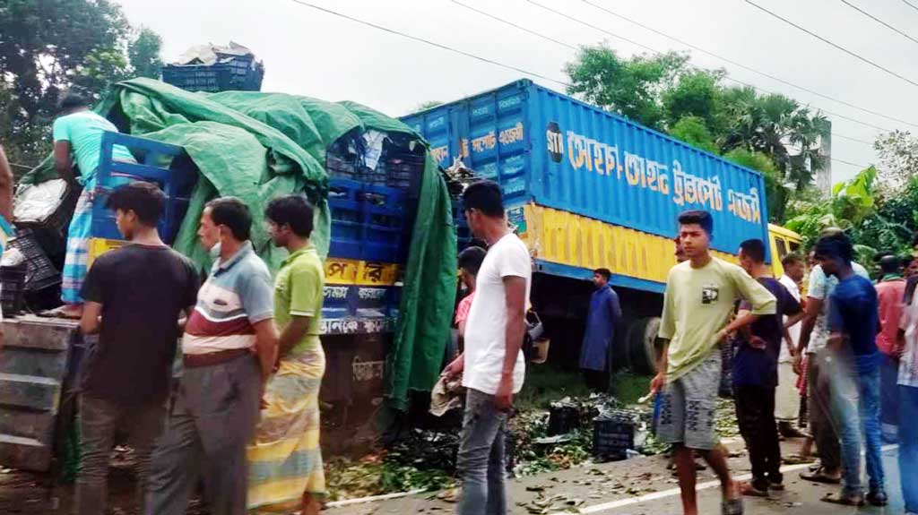 ঢাকা-চট্টগ্রাম মহাসড়কে ট্রাক-কাভার্ড ভ্যান সংঘর্ষে ২ জন নিহত