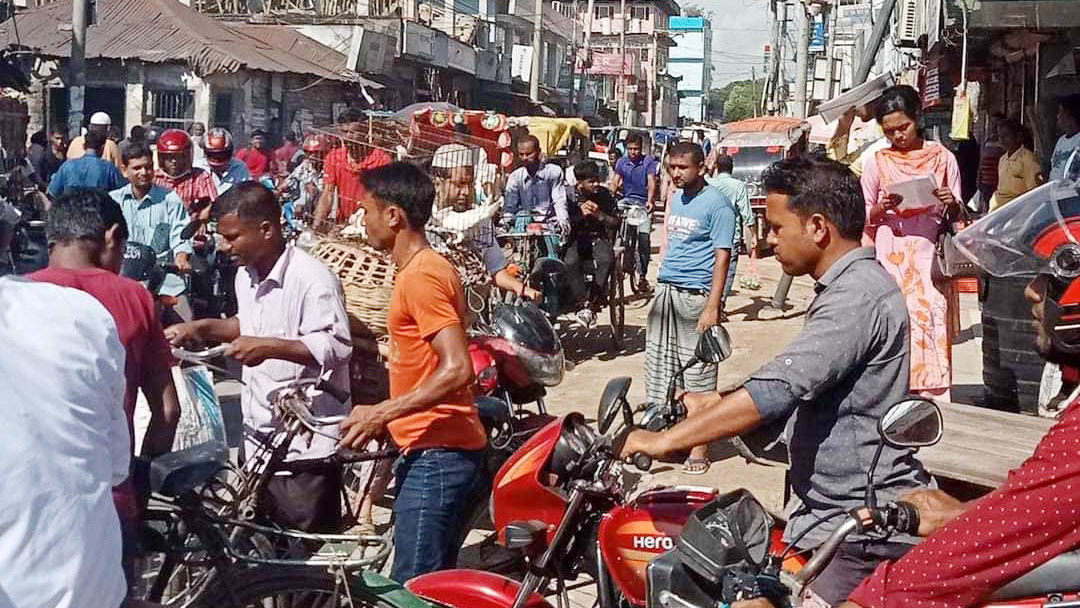 পৌর শহরের দুঃখ যানজট বাইপাস সড়কের দাবি