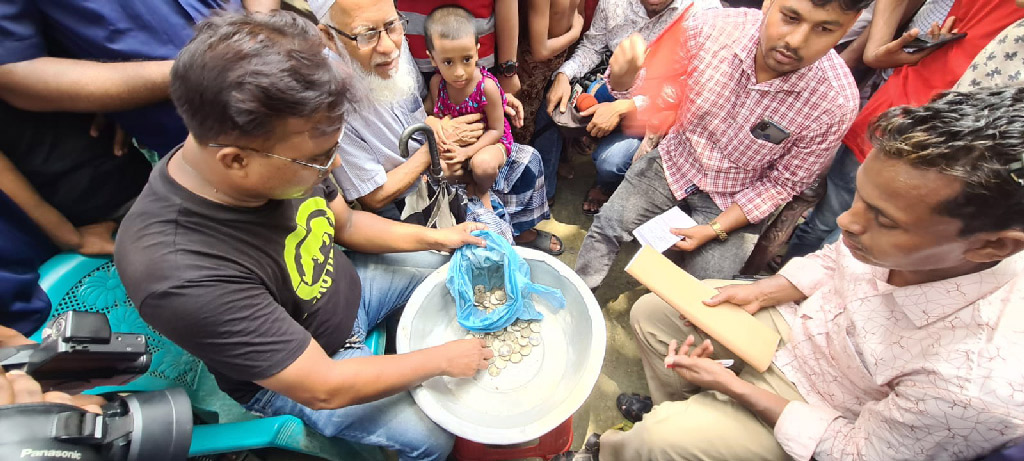 মাটি খুঁড়তে গিয়ে ব্রিটিশ আমলের ৯৮টি মুদ্রা উদ্ধার 