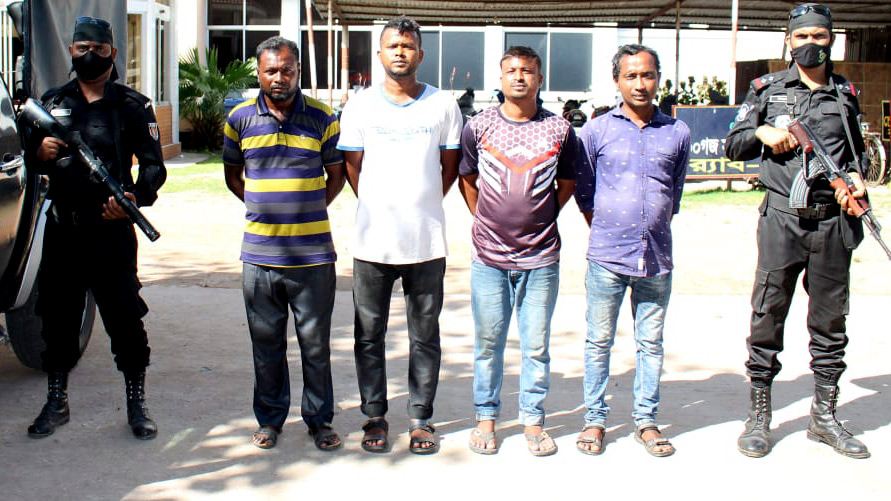 সিদ্ধিরগঞ্জে ৪ চাঁদাবাজ গ্রেপ্তার