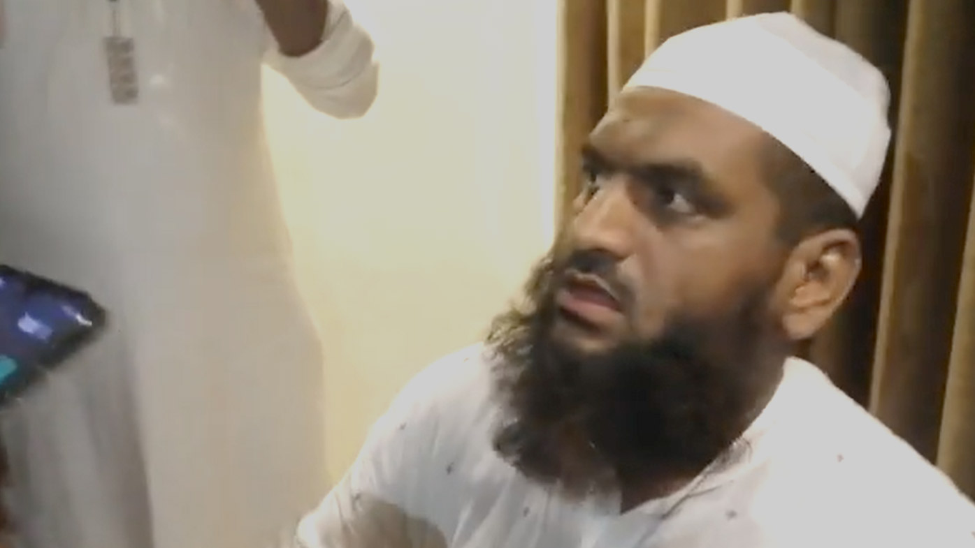নারীসহ রিসোর্টে অবরুদ্ধ মামুনুল হক