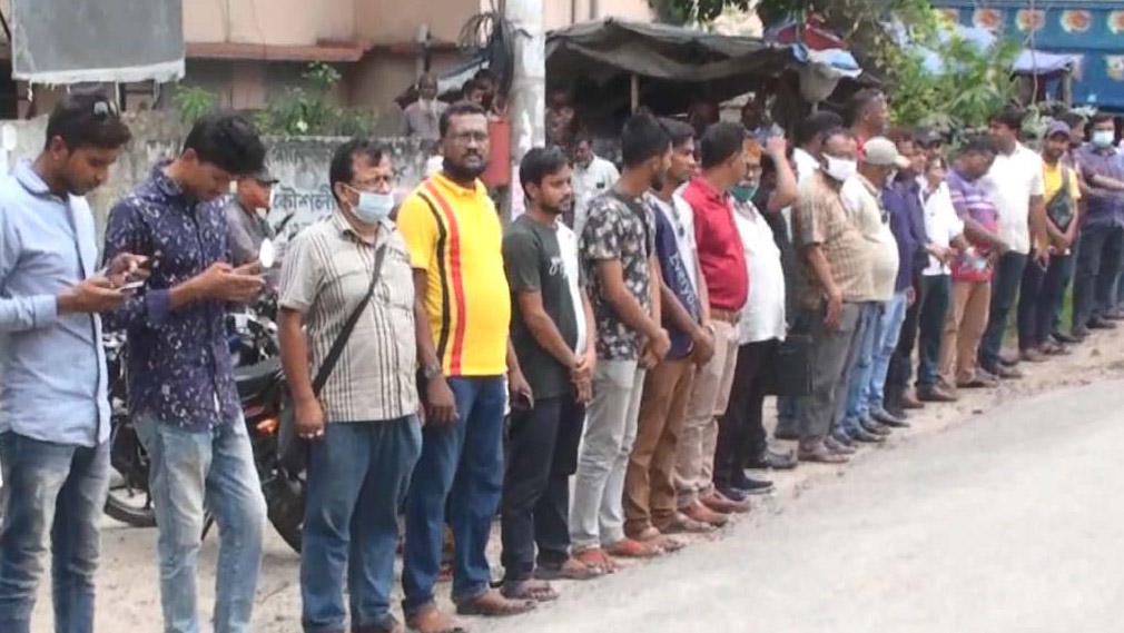 পাউবো কার্যালয়ে সাংবাদিককে মারধরের অভিযোগ