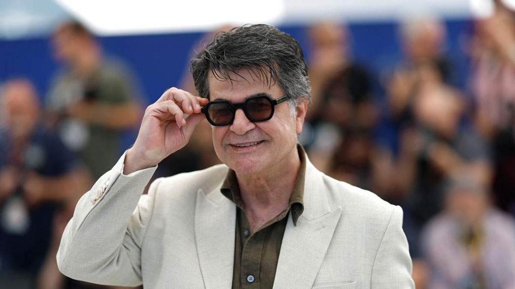 রাষ্ট্রবিরোধী কর্মকাণ্ডের অভিযোগে নির্মাতা জাফর পানাহিকে কারাদণ্ড দিল ইরান