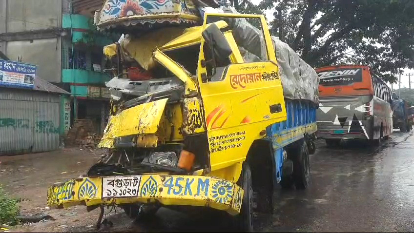 টাঙ্গাইলে বাস-ট্রাকের মুখোমুখি সংঘর্ষে ৪ জন নিহত