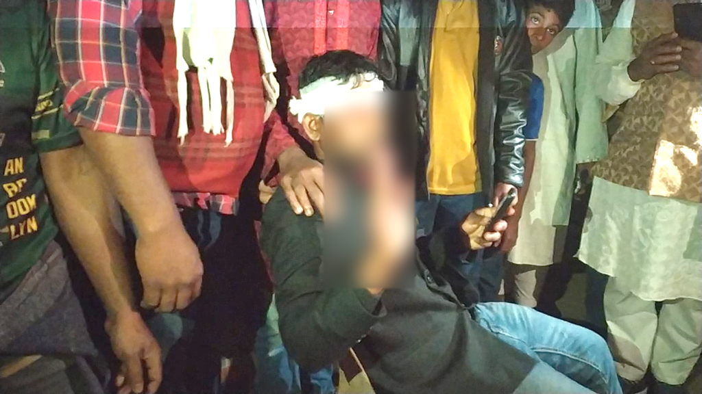 পাবনা-১: নৌকা ও ট্রাক প্রতীকের সমর্থকদের সংঘর্ষে আহত ১০ 