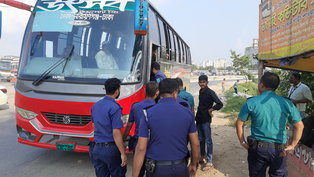 মহাসমাবেশকে কেন্দ্র করে ঢাকামুখী যানবাহনে কঠোর তল্লাশি