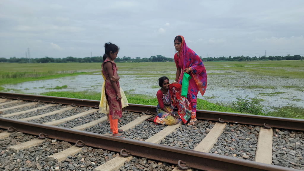 গোপালগঞ্জে ট্রেনে কাটা পড়ে প্রতিবন্ধী হকারের মৃত্যু