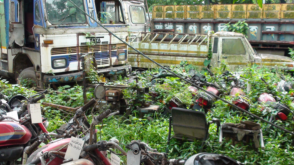 থানায় নষ্ট হচ্ছে শত যানবাহন