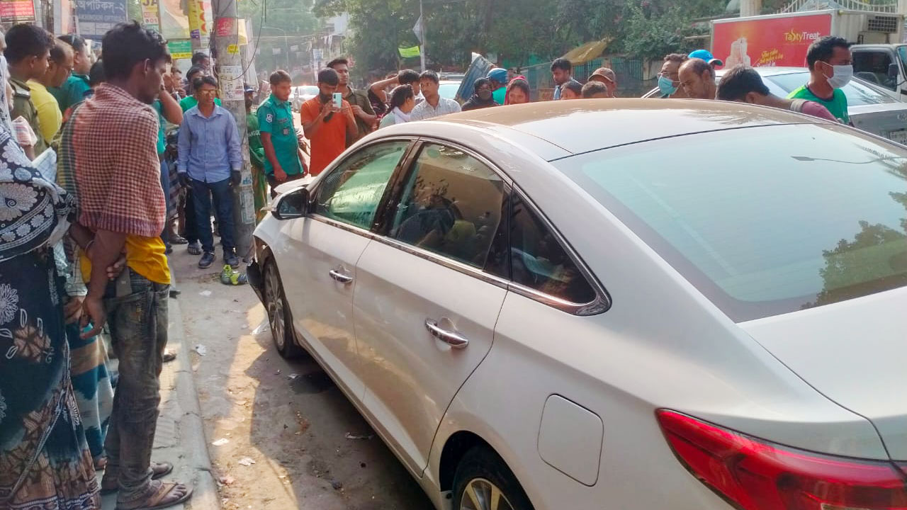 মোহাম্মদপুরে ব্যাংকের গাড়ি থেকে চালকের মরদেহ উদ্ধার