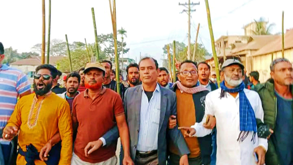 হোসেনপুরে হরতালের সমর্থনে বিএনপির লাঠিমিছিল