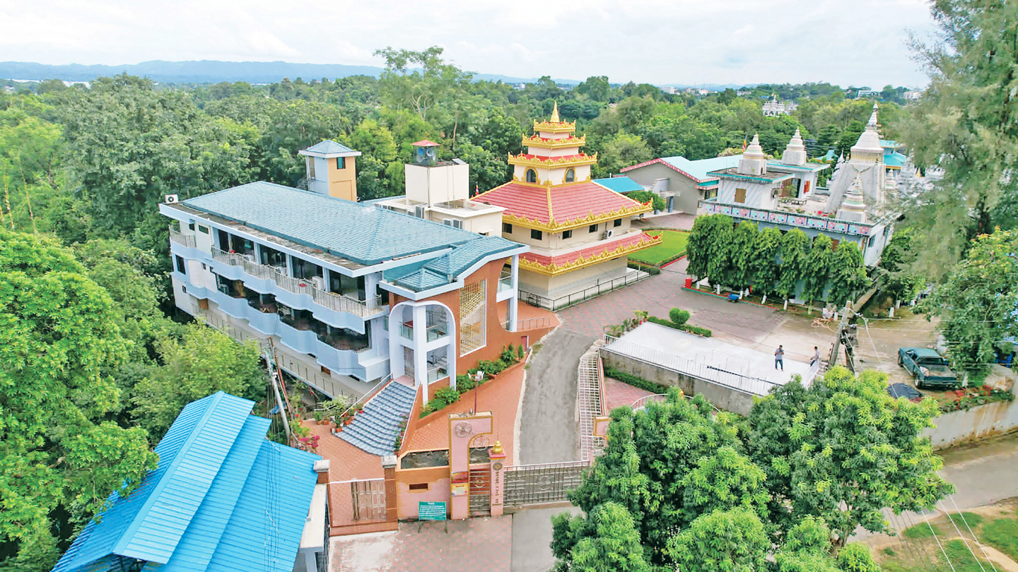হ্রদ-পাহাড়ের দেশে রিসোর্ট ভ্রমণ