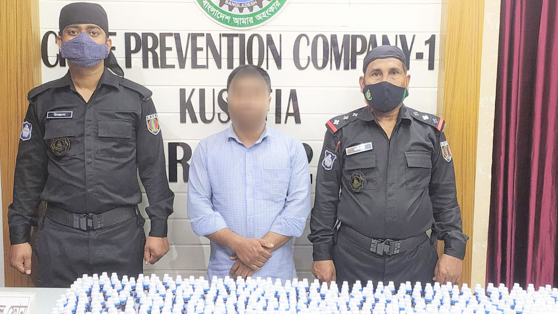 হোমিওপ্যাথির আড়ালে মদের ব্যবসা, যুবক গ্রেপ্তার