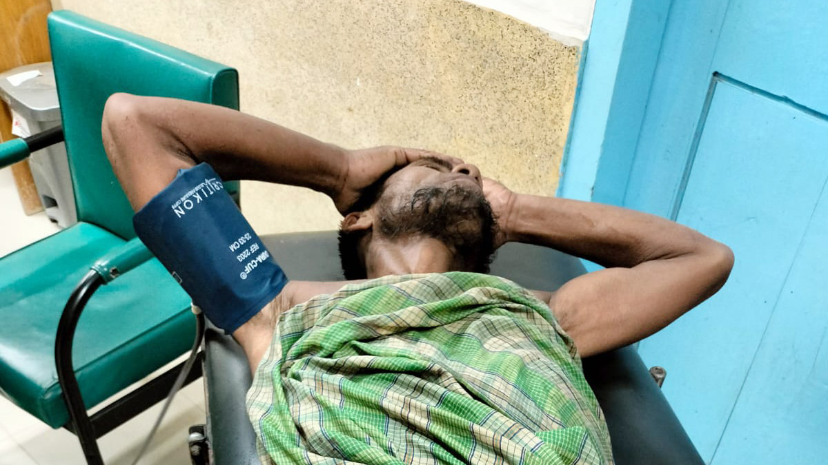 কক্সবাজার সমুদ্রসৈকতে ভেসে এলেন আহত এক ব্যক্তি