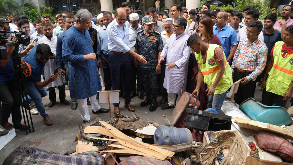 খালে ময়লা ফেললে শাস্তিমূলক ব্যবস্থা নেওয়ার হুঁশিয়ারি মেয়র আতিকের