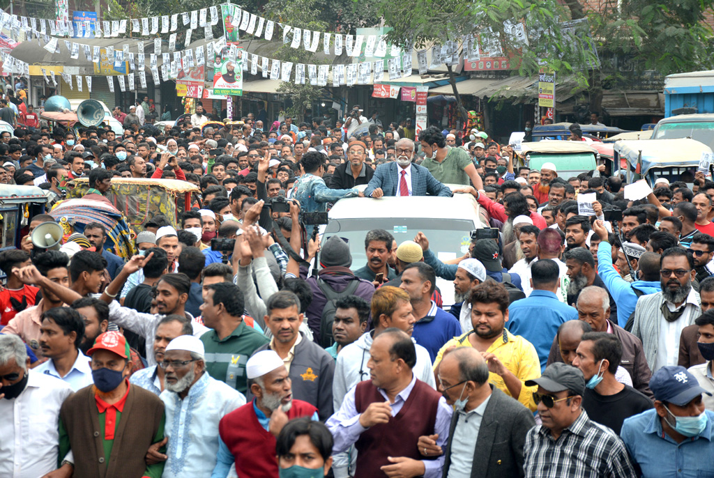 নারায়ণগঞ্জ সিটি করপোরেশন নির্বাচনের স্বতন্ত্র মেয়র প্রার্থী অ্যাডভোকেট তৈমূর আলম খন্দকার বিএনপির হাজারো নেতা-কর্মীদের উপস্থিতিতে নিজের অস্তিত্বের জানান দেন।