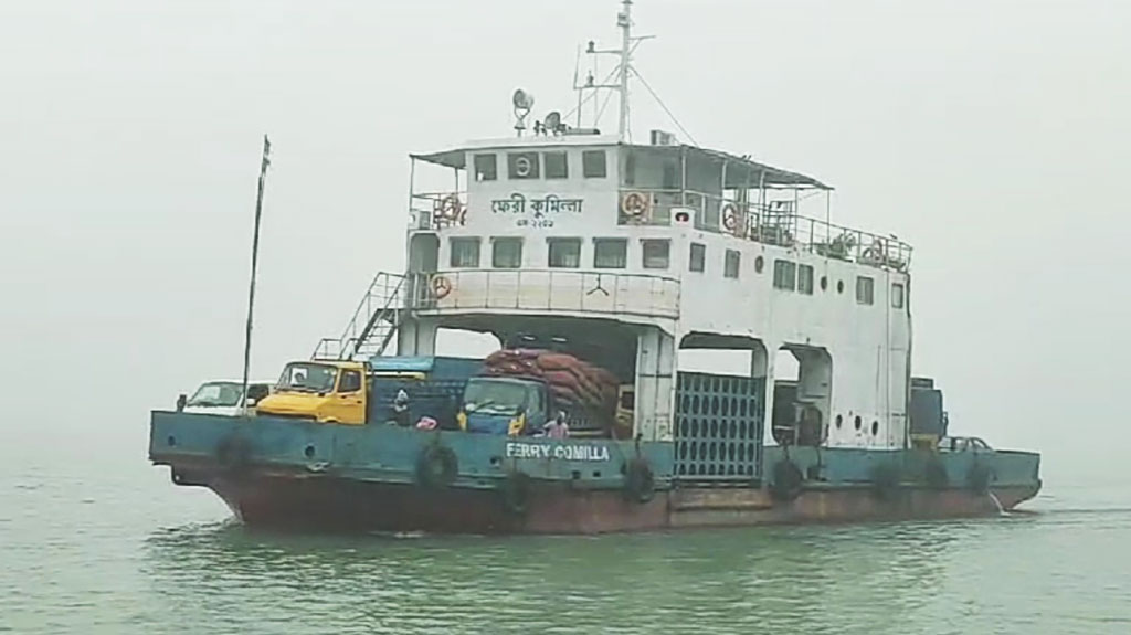 ১১ ঘণ্টা পর দৌলতদিয়া-পাটুরিয়া নৌ রুটে ফেরি চলাচল শুরু