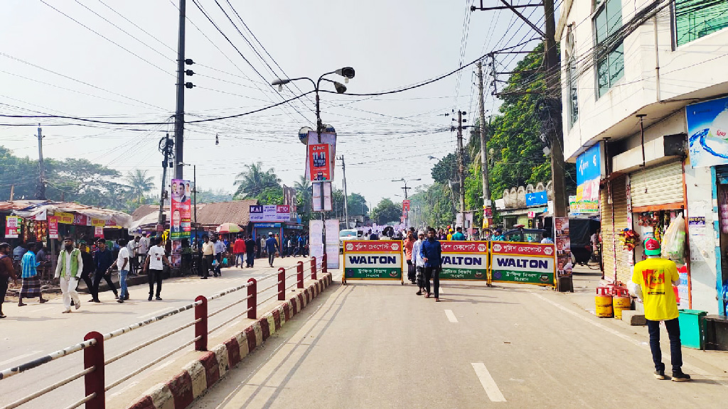 বরিশালের পথে পথে বাধা, শেষ নেই ভোগান্তির