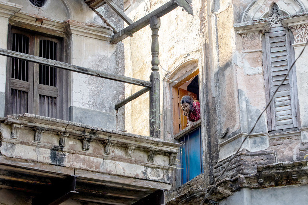 জমিদারের বংশধরদের মধ্যে কেউ কেউ এখনো বাস করছেন ভবনগুলোতে।