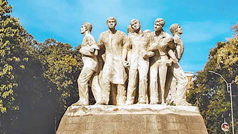 কষ্টে আছেন ঢাবির ক্যানটিন কর্মীরা