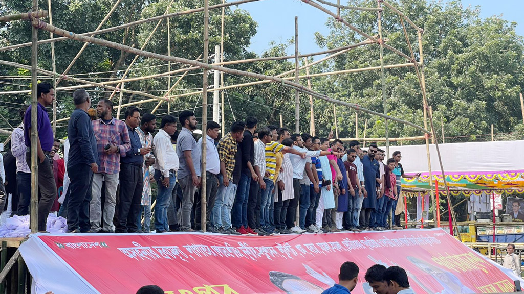 এক দিন আগেই বিএনপির সমাবেশস্থলে নেতা-কর্মীদের ভিড়