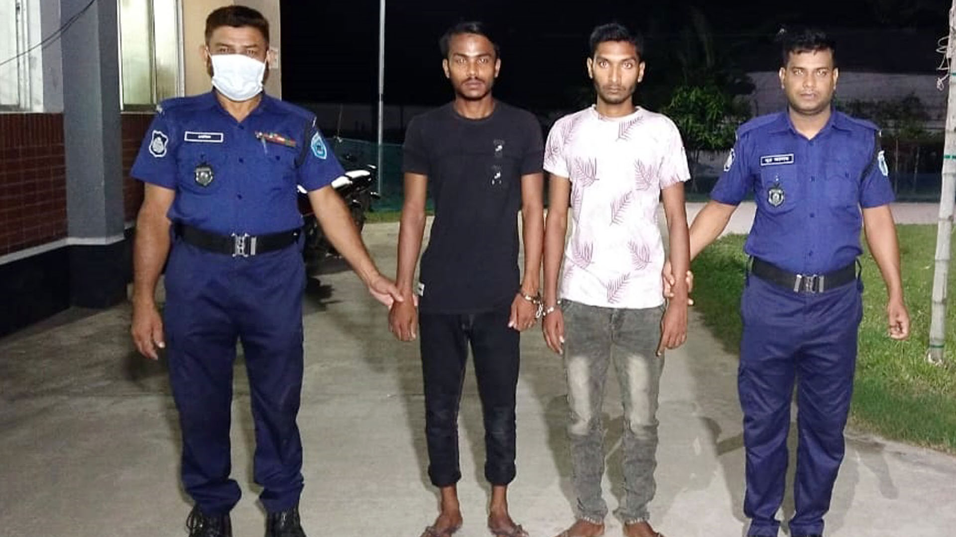 প্রেমিকাকে সংঘবদ্ধ ধর্ষণ, দুই যুবক গ্রেপ্তার