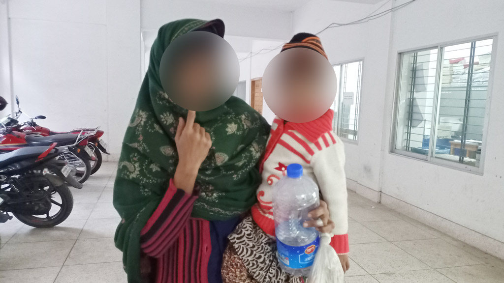 চাঁপাইনবাবগঞ্জে মায়ের সঙ্গে কারাগারে তিন বছরের শিশু