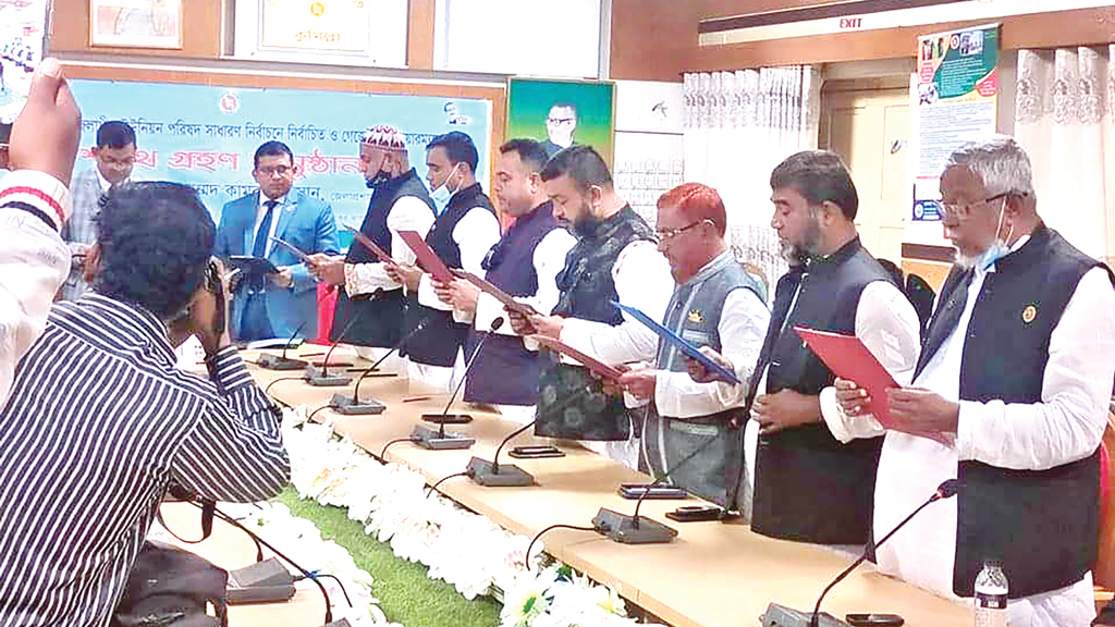 শপথ নিলেন মেঘনার ৭ ইউপি চেয়ারম্যান