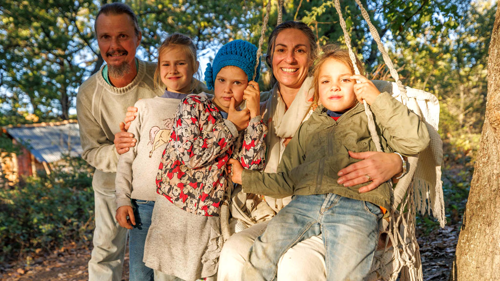 বনে বাস করছিল একটি পরিবার— বাধা হলেন ইতালির আদালত