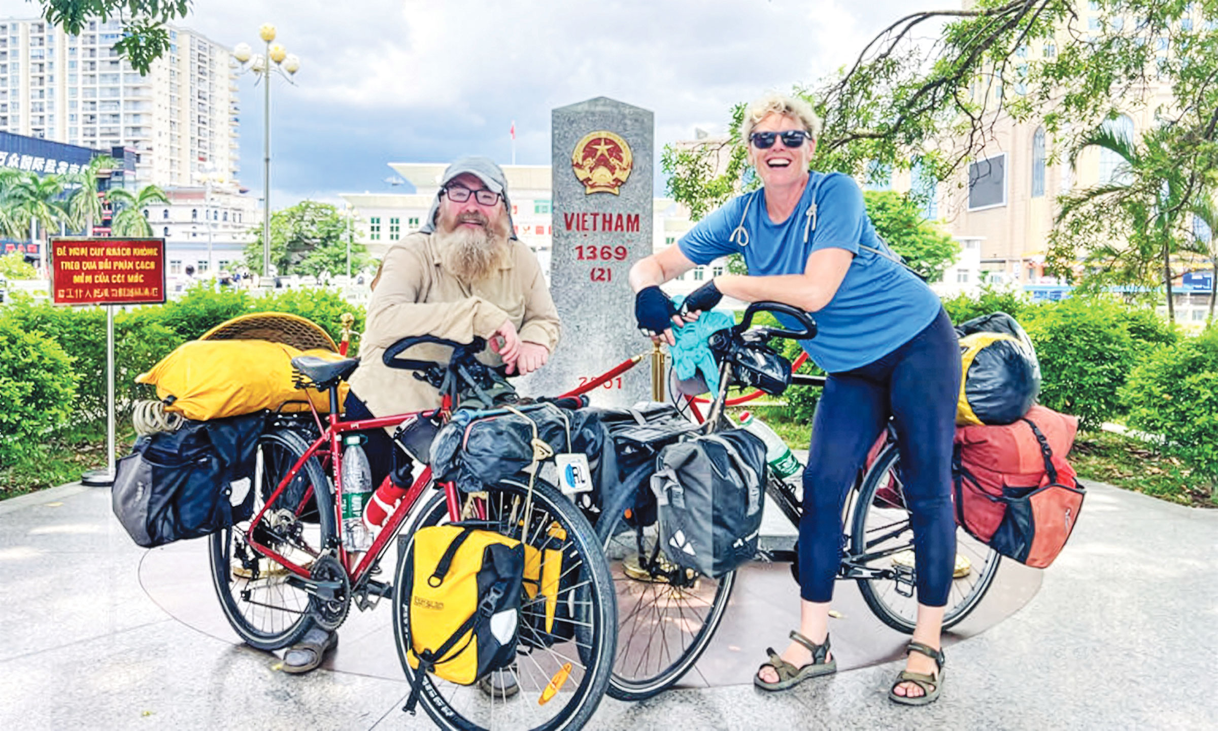 ডাবলিন থেকে ভিয়েতনাম আইরিশ দম্পতির সাইকেলযাত্রা