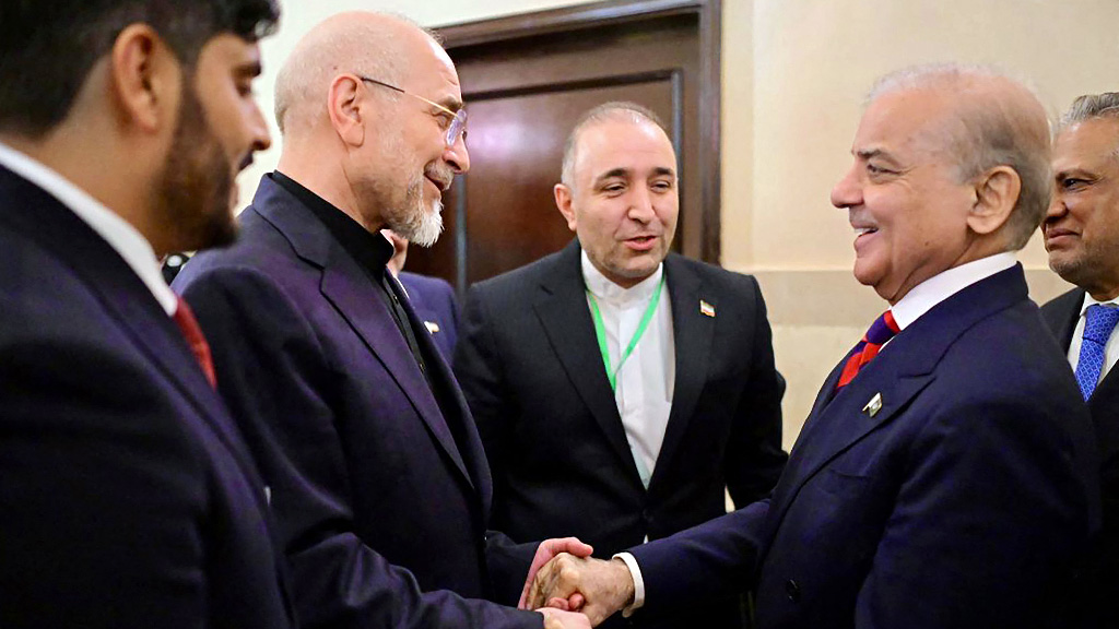 ইরানের ৭০ সদস্যের প্রতিনিধিদলের নেতৃত্বে তিন তুখোড় কূটনীতিক