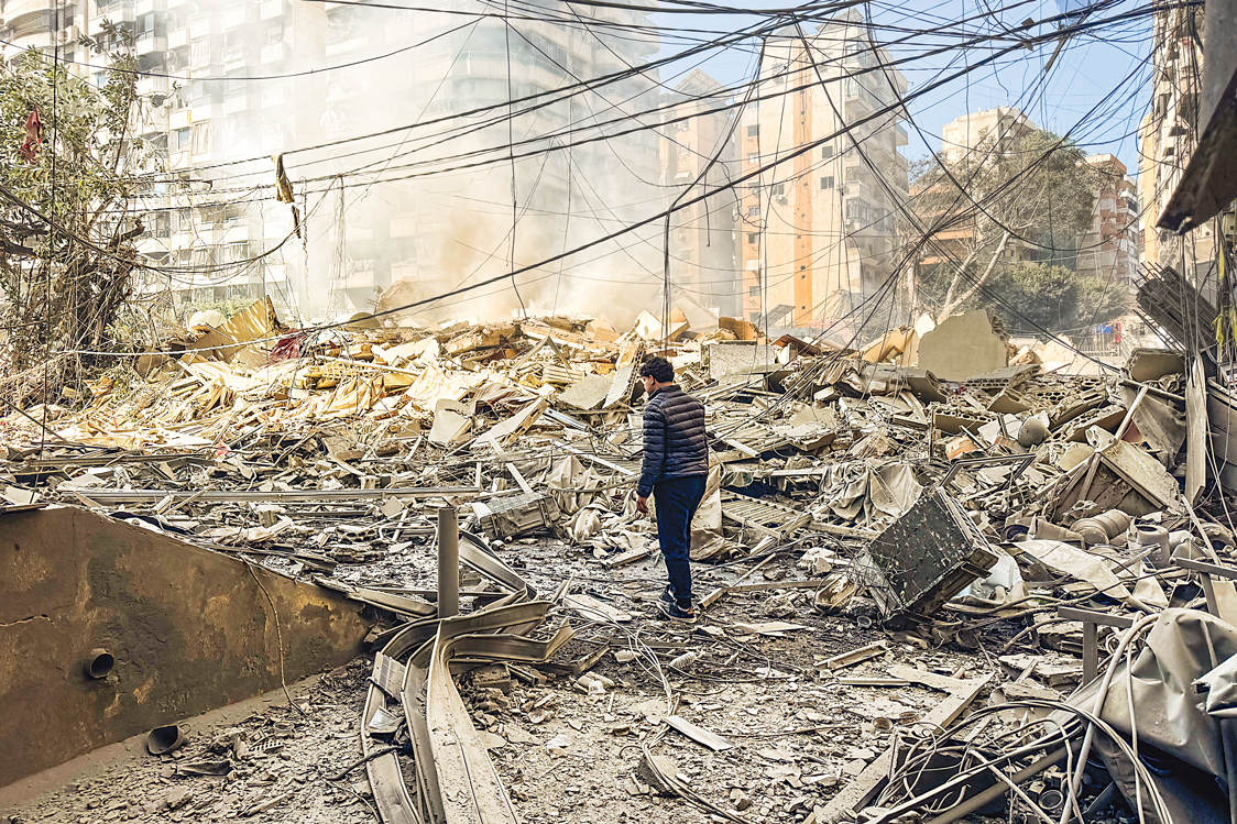 ছাড় দিচ্ছে না কেউ, বড় হচ্ছে যুদ্ধ