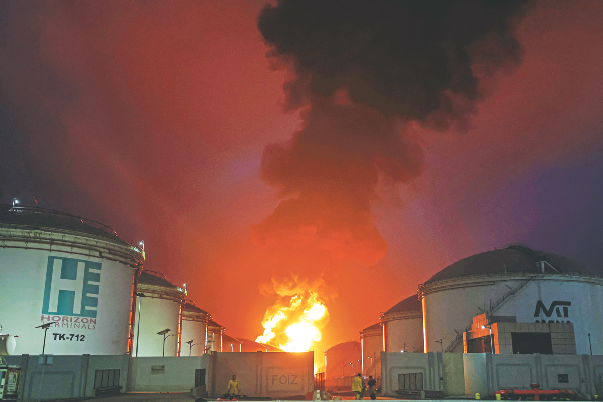 হামলা জোরদার দুই পক্ষেরই