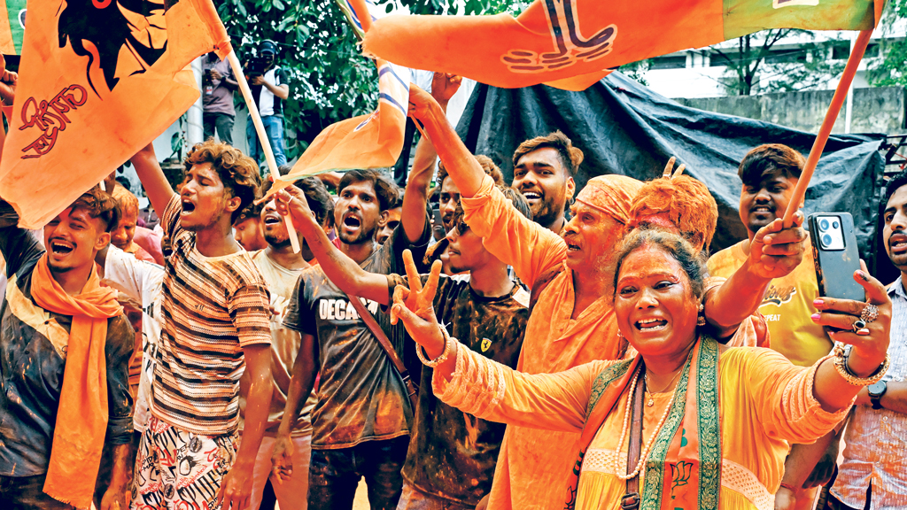 দিদির রাজ্য মোদির দখলে