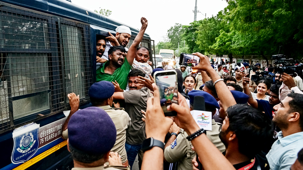 ‘মাদক মামলায় ফাঁসিয়ে দেব’—বিক্ষোভকারী শিক্ষার্থীদের মুম্বাই পুলিশের হুমকি