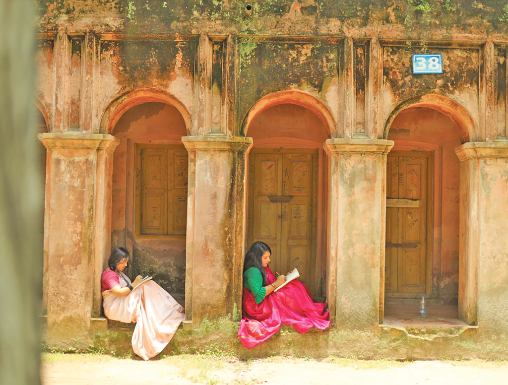 এআইইউবি শিক্ষার্থীদের রংতুলির ছোঁয়ায় পানাম নগর