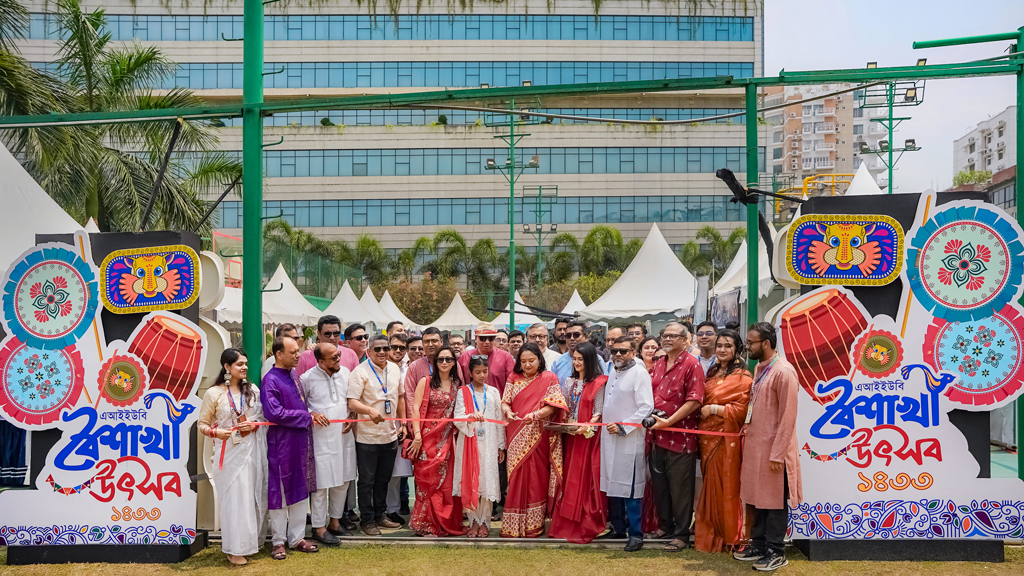 এআইইউবিতে বর্ণাঢ্য আয়োজনে বৈশাখী উৎসব ১৪৩৩ উদ্‌যাপিত