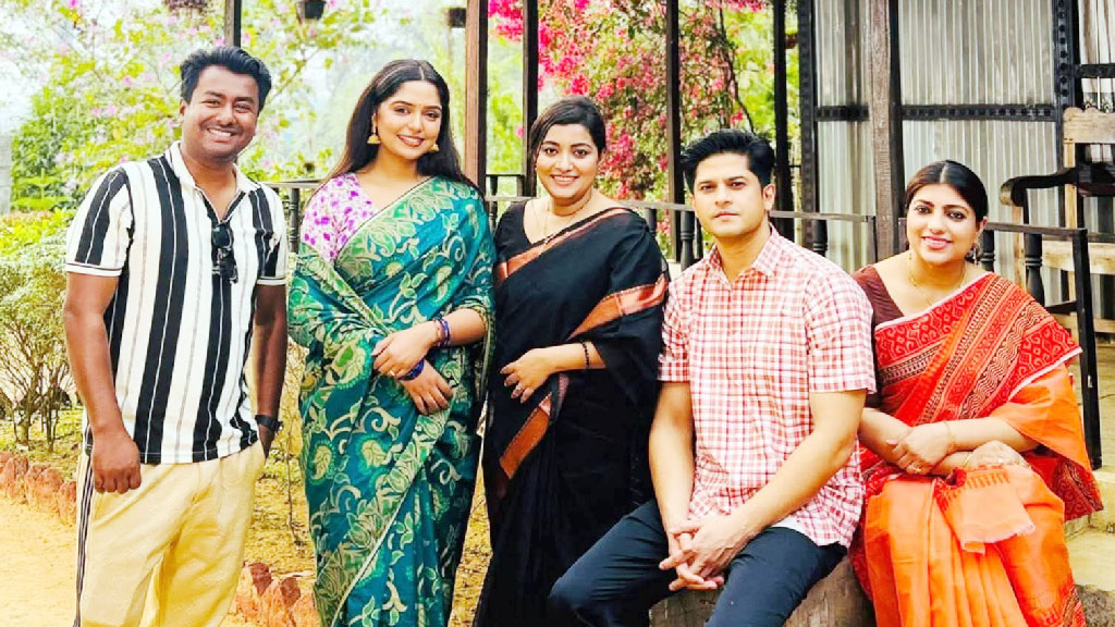 ‘আদরের ভাই’ নীলয় আলমগীর