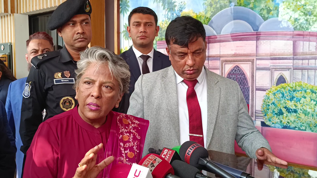 গণভোটে ‘না’ ভোট দেওয়া মানে স্বৈরাচারের পক্ষে দাঁড়ানো: উপদেষ্টা শারমীন মুরশিদ