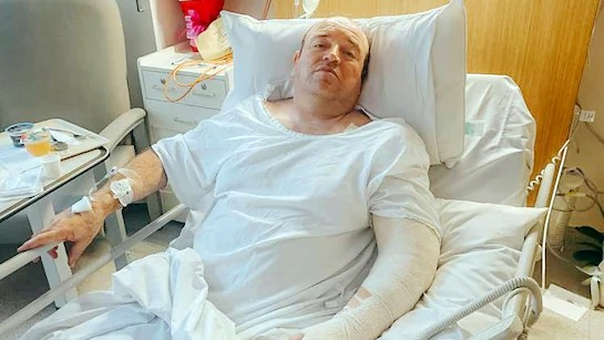 ফুল, প্রশংসা আর ডলারে ভাসছেন বন্ডাই বিচের ‘নায়ক’ আল-আহমেদ