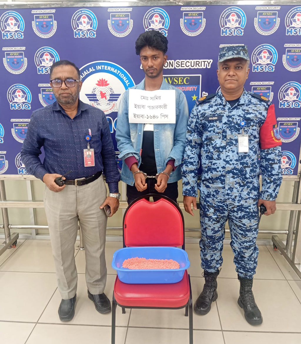 বিমানবন্দরে আটক যাত্রী। ছবি: সংগৃহীত