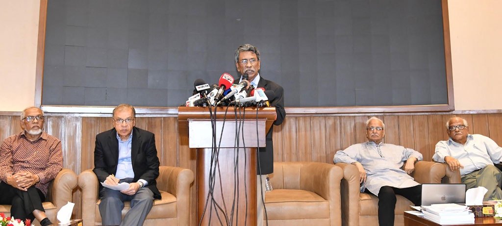 গুরুত্বপূর্ণ সাংবিধানিক প্রশ্নে এখনো ঐকমত্যে পৌঁছানো যায়নি: আলী রীয়াজ