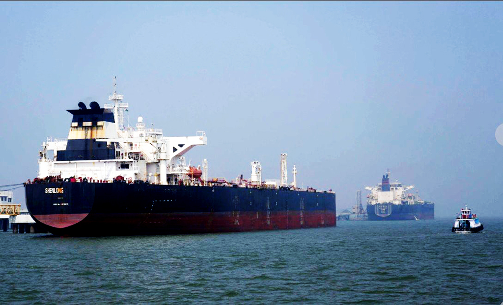 হরমুজ দিয়ে চলাচলকারী সব দেশের কাছ থেকে টোল নেবে ইরান