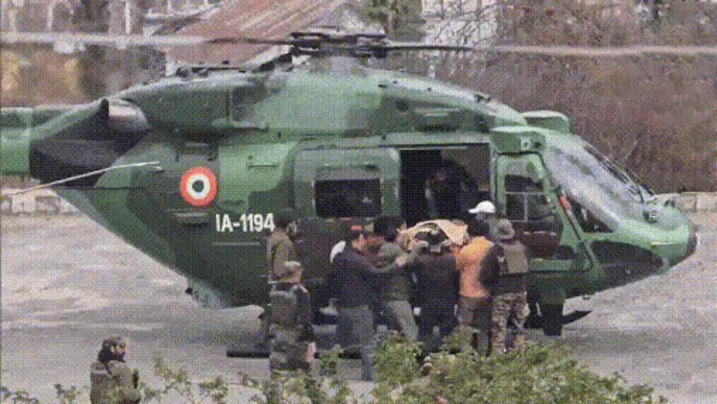 কাশ্মীরে খাঁড়া উঠতে গিয়ে ২০০ ফুট খাদে ভারতীয় সাঁজোয়া যান, ১০ সেনা নিহত