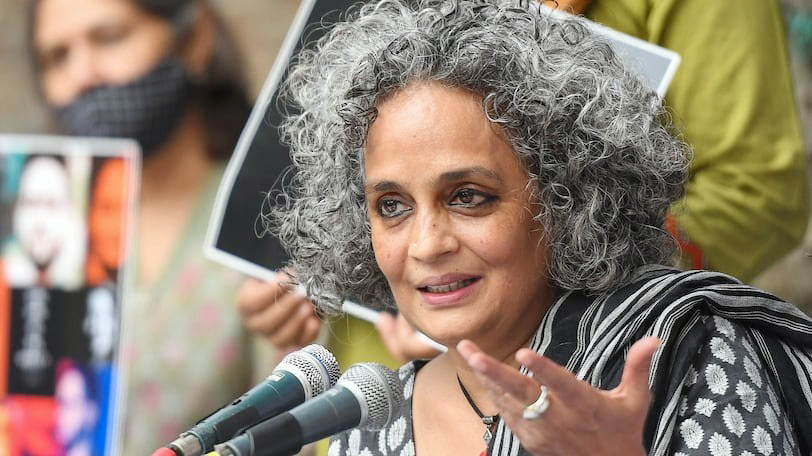 গাজা ইস্যুতে বার্লিনের ফিল্ম ফেস্টিভ্যাল বর্জন করলেন অরুন্ধতী রয়