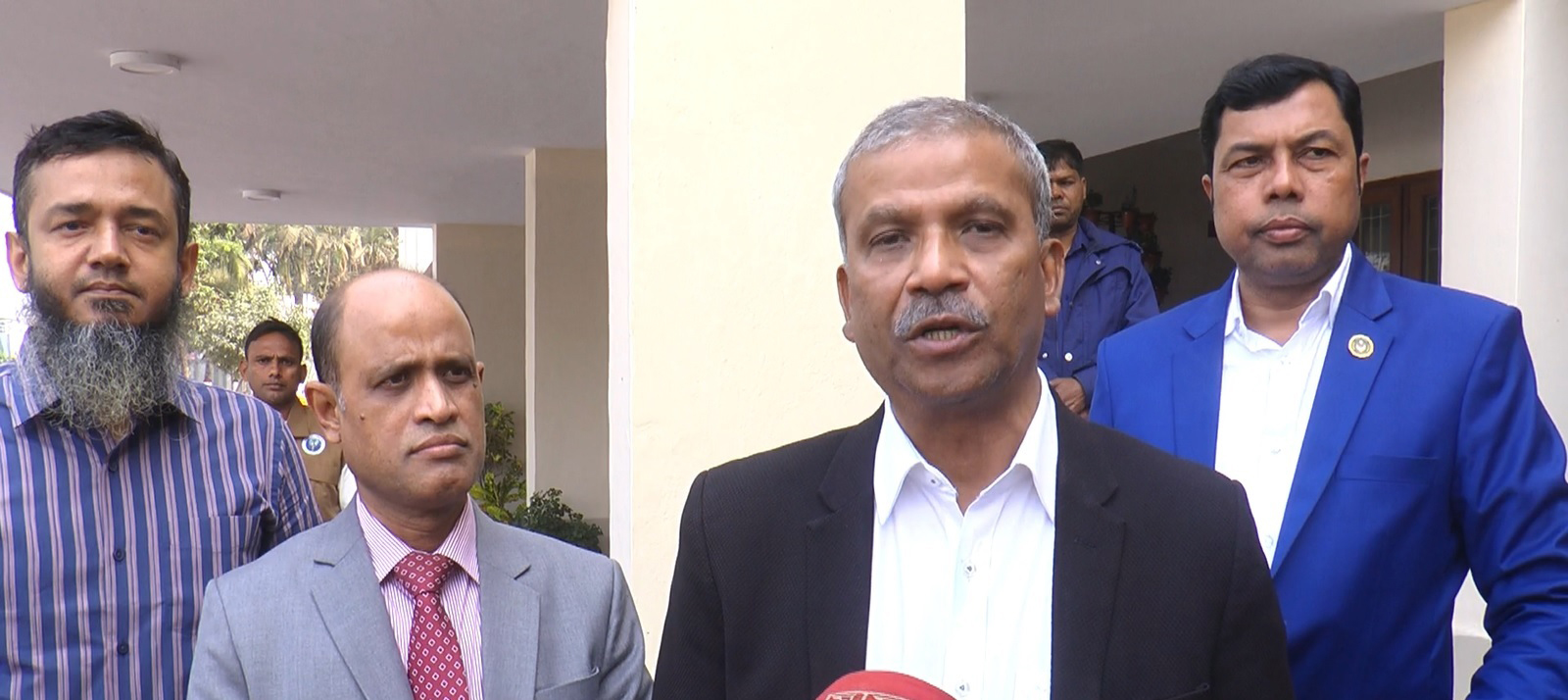 নির্বাচন অবাধ ও সুষ্ঠু করতে সরকার বদ্ধপরিকর: আইন উপদেষ্টা