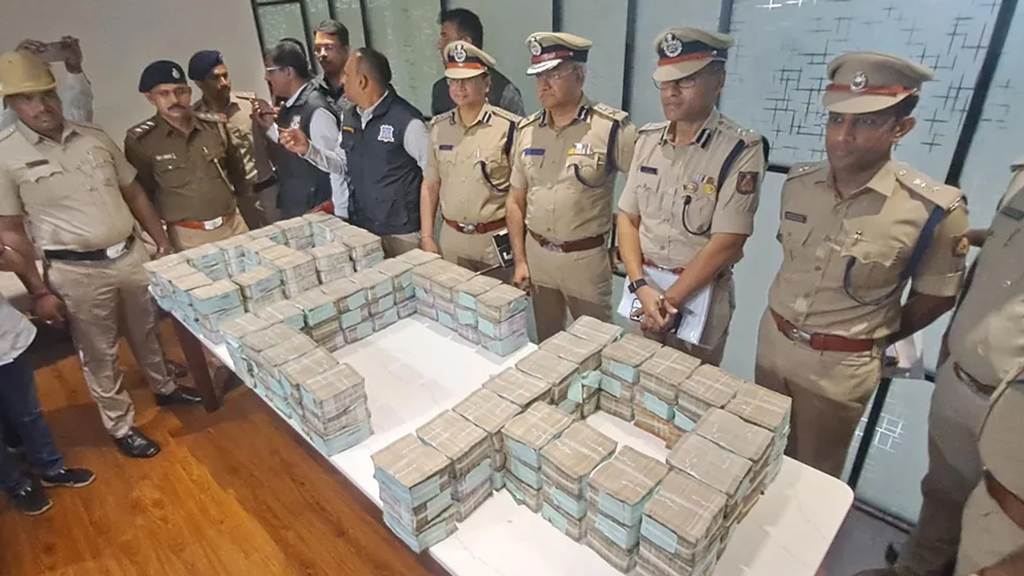 ভারতে ব্যাংকের ১০ কোটি টাকা চুরির রহস্য উন্মোচন, গ্রেপ্তার ৭