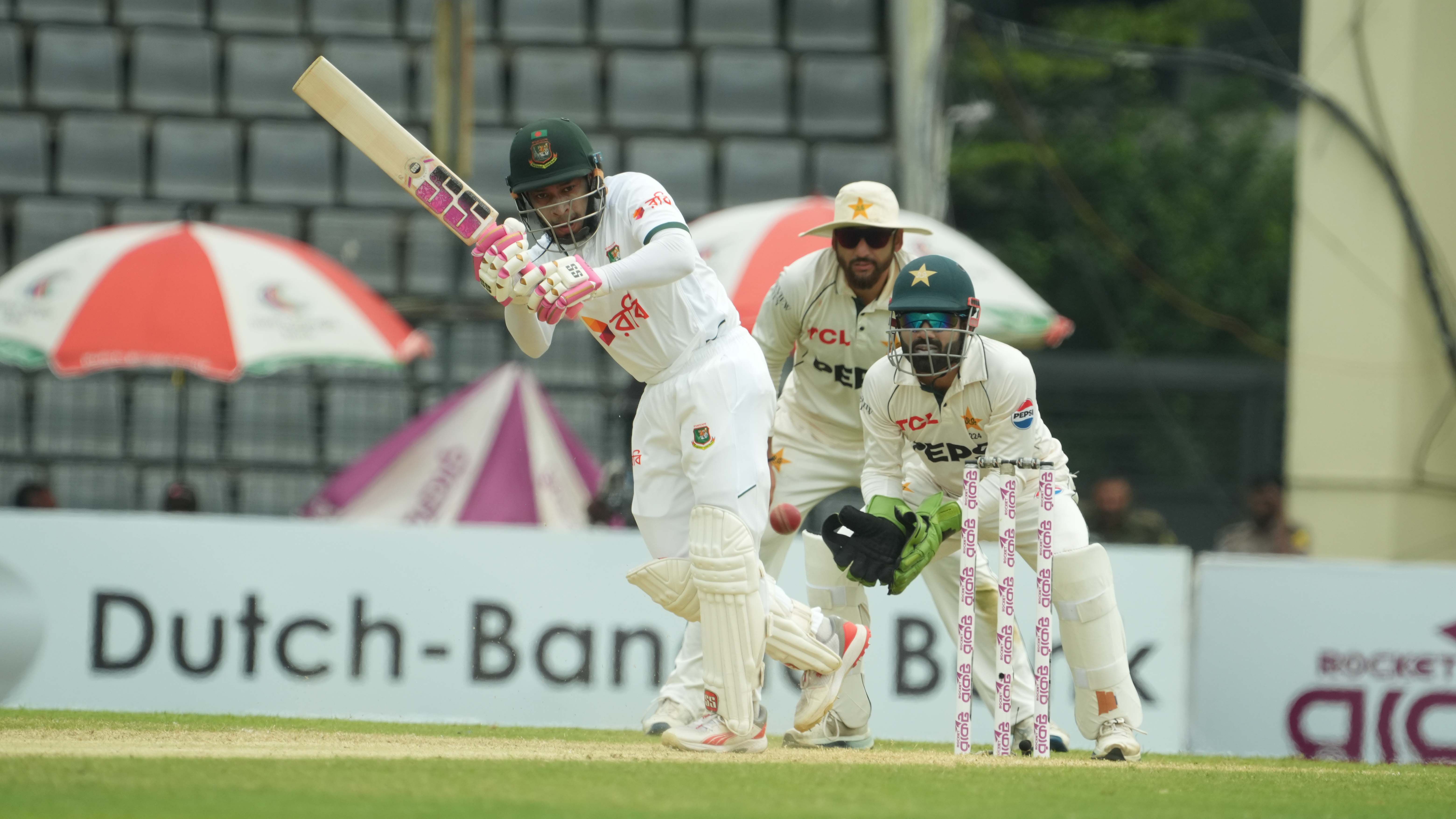 বাংলাদেশকে হারাতে হলে রানের পাহাড় টপকাতে হবে পাকিস্তানকে