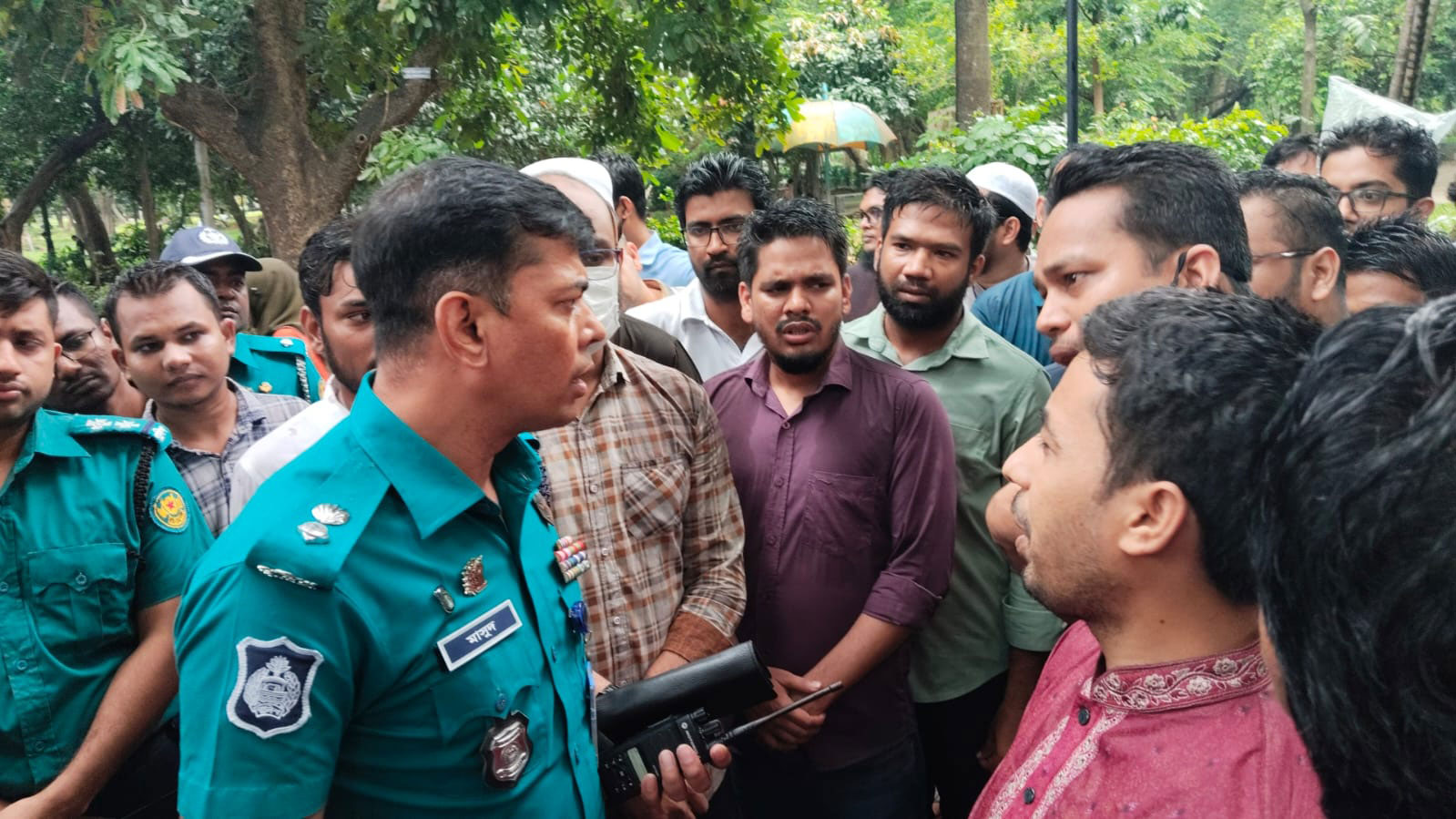‎৪৪তম বিসিএসের পদ বাড়ানোর দাবিতে যমুনায় যাওয়ার চেষ্টা, পুলিশের বাধা